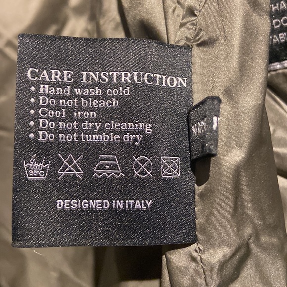 Quilted Down Coat with detachable hood, designed with zip pockets. Size IT 40. - Picture 10 of 10